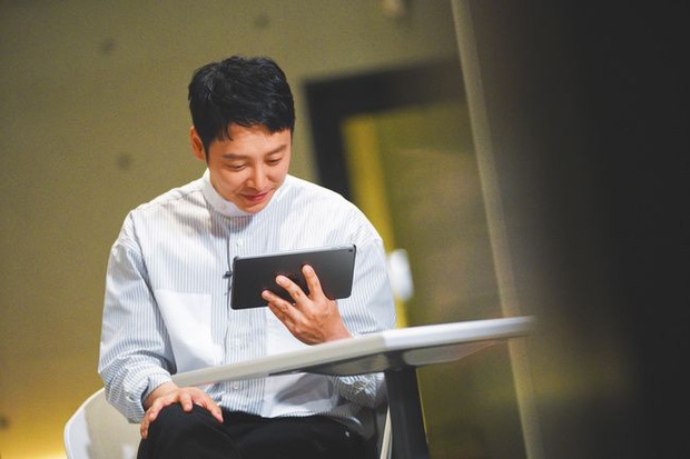 Gong Yoo - Yoon Eun Hye hội ngộ sau 13 năm Tiệm Cà Phê Hoàng Tử