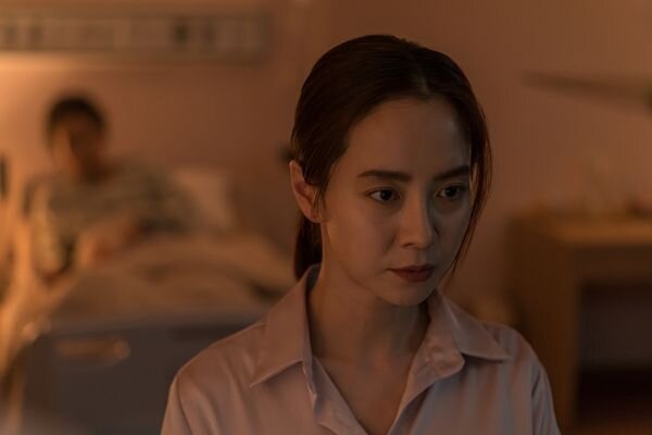 Song Ji Hyo khoe bộ ảnh đẹp rạng ngời, nhan sắc không đổi ở tuổi 40