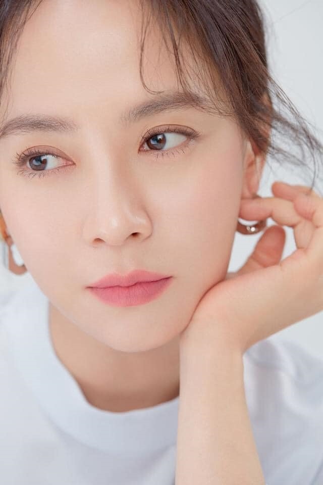 Song Ji Hyo khoe bộ ảnh đẹp rạng ngời, nhan sắc không đổi ở tuổi 40