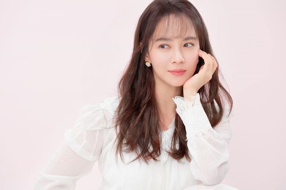 Song Ji Hyo khoe bộ ảnh đẹp rạng ngời, nhan sắc không đổi ở tuổi 40