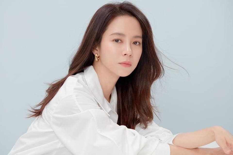 Song Ji Hyo khoe bộ ảnh đẹp rạng ngời, nhan sắc không đổi ở tuổi 40