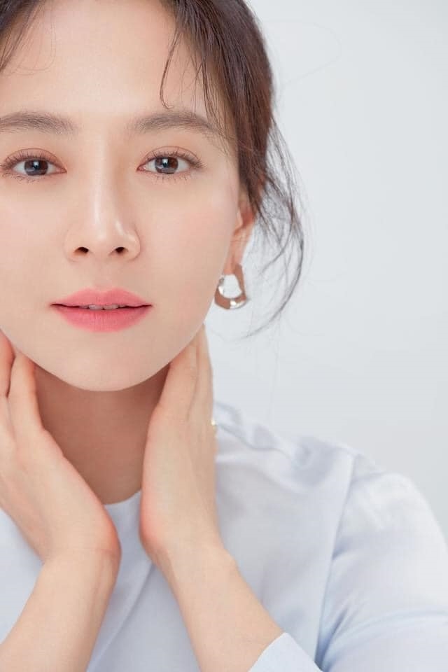 Song Ji Hyo khoe bộ ảnh đẹp rạng ngời, nhan sắc không đổi ở tuổi 40