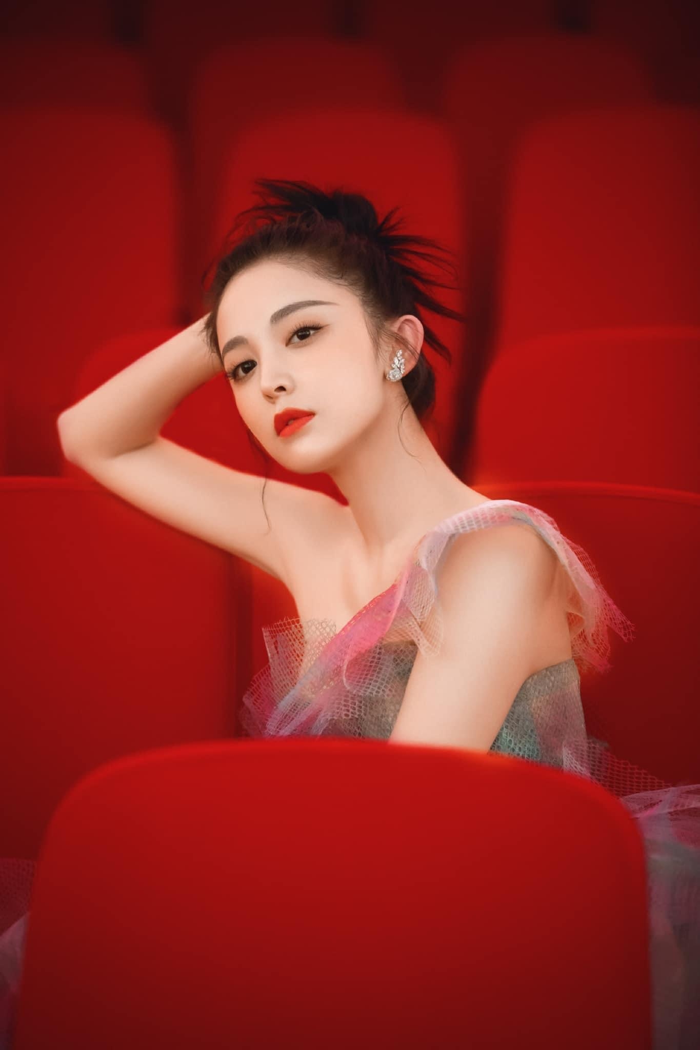 Địch Lệ Nhiệt Ba, Đồng Lệ Á và dàn mỹ nhân Tân Cương đẹp nhất Cbiz