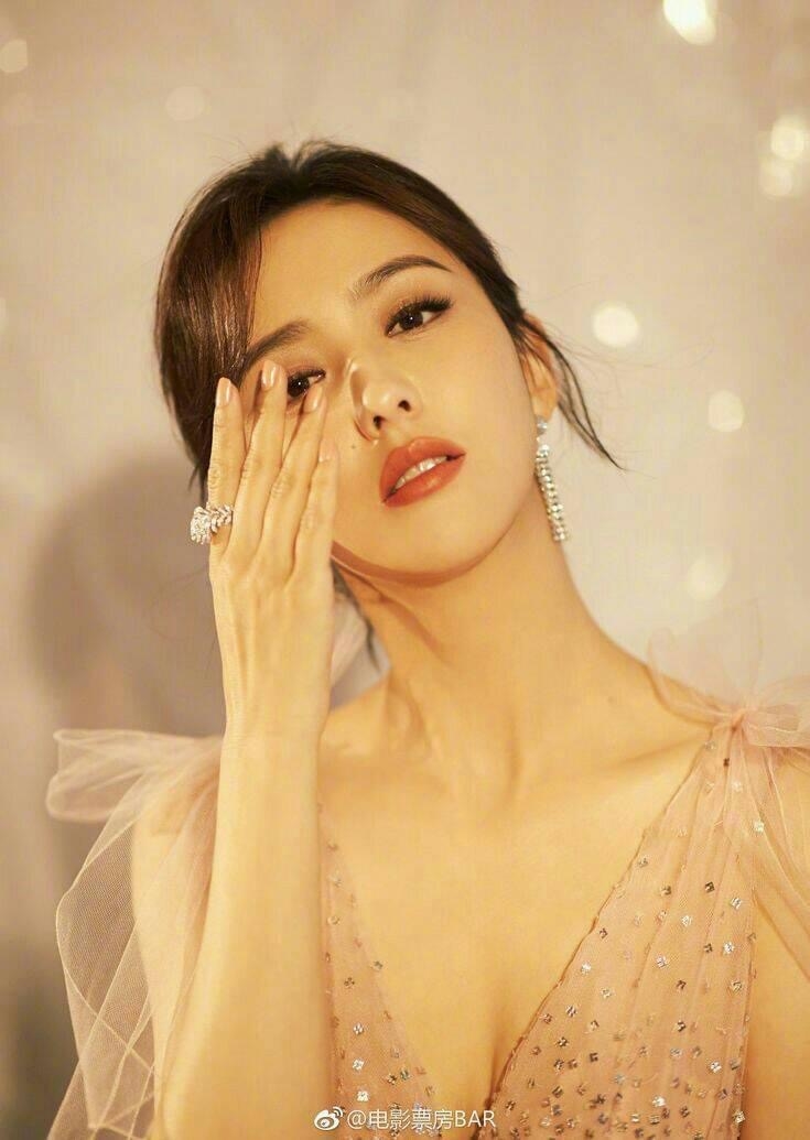 Địch Lệ Nhiệt Ba, Đồng Lệ Á và dàn mỹ nhân Tân Cương đẹp nhất Cbiz