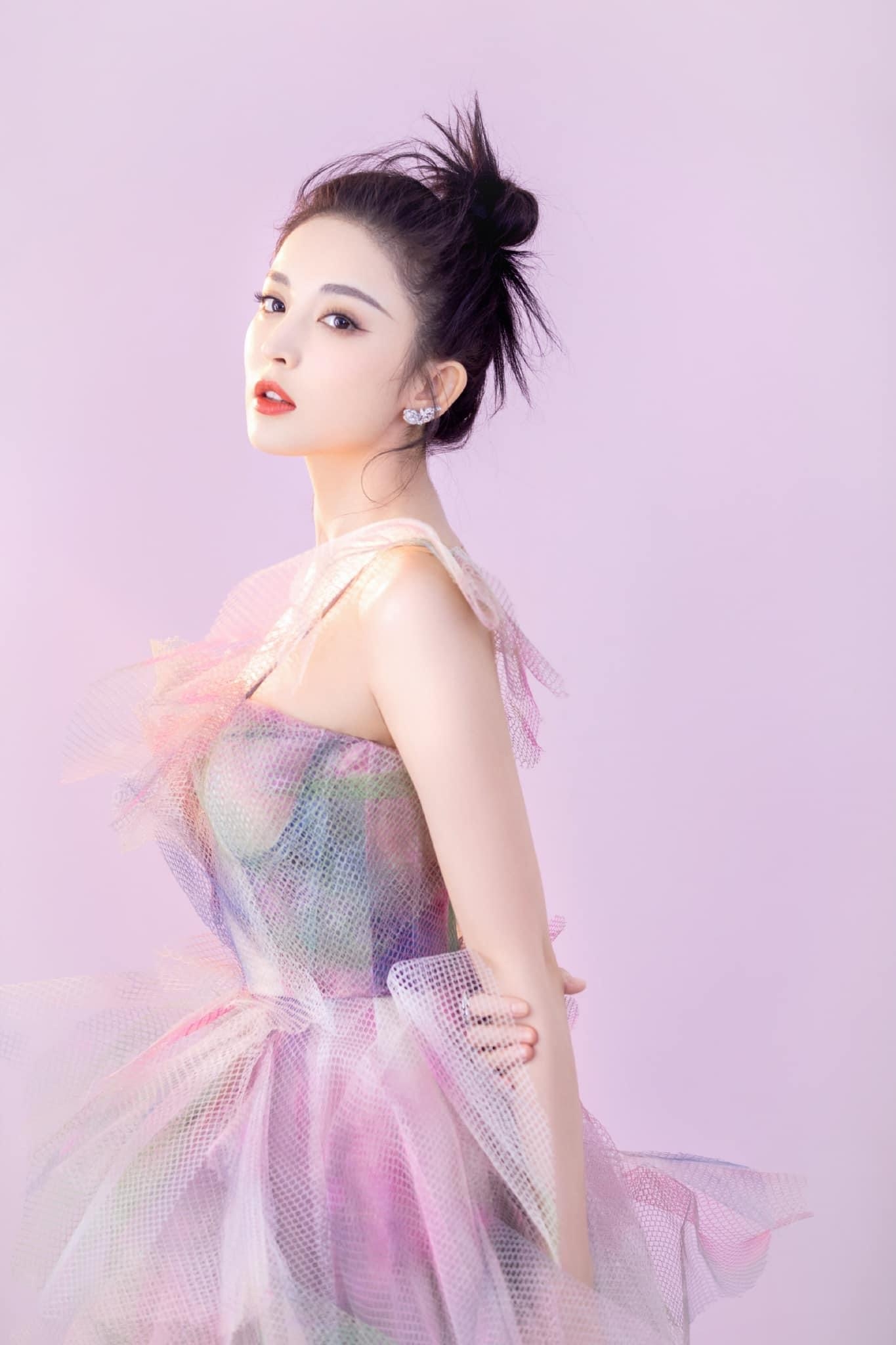 Địch Lệ Nhiệt Ba, Đồng Lệ Á và dàn mỹ nhân Tân Cương đẹp nhất Cbiz