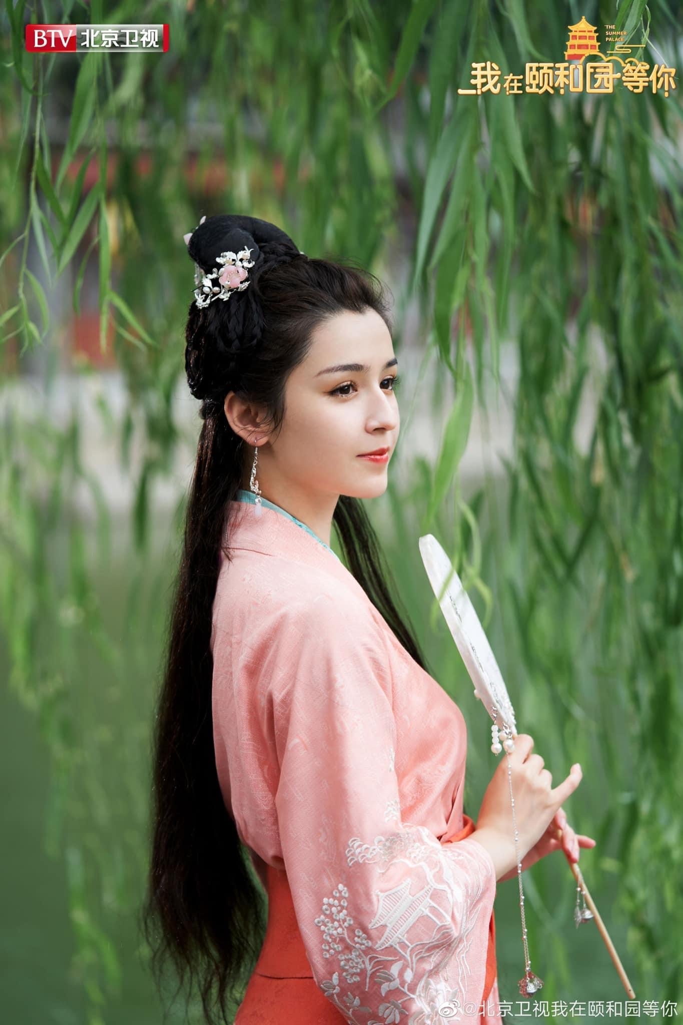 Địch Lệ Nhiệt Ba, Đồng Lệ Á và dàn mỹ nhân Tân Cương đẹp nhất Cbiz