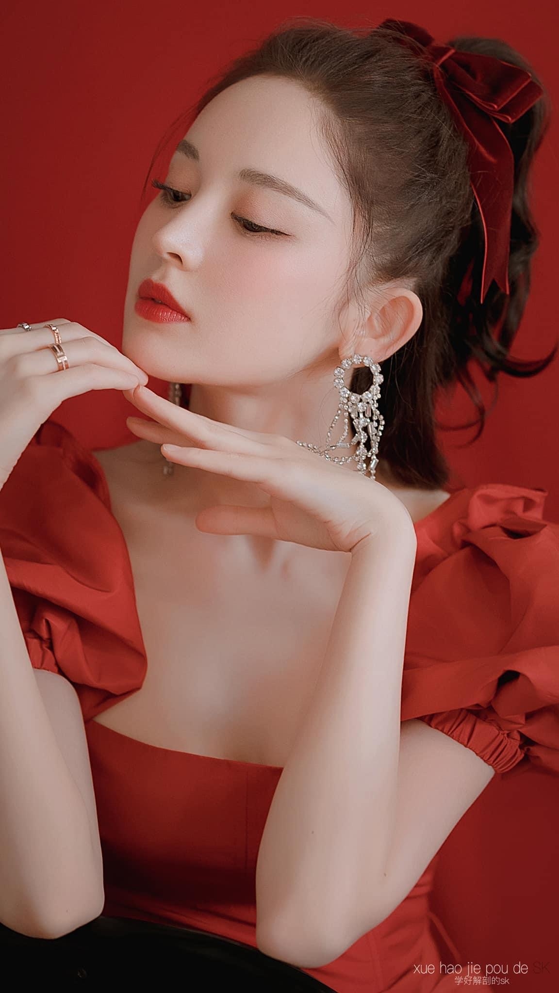 Địch Lệ Nhiệt Ba, Đồng Lệ Á và dàn mỹ nhân Tân Cương đẹp nhất Cbiz