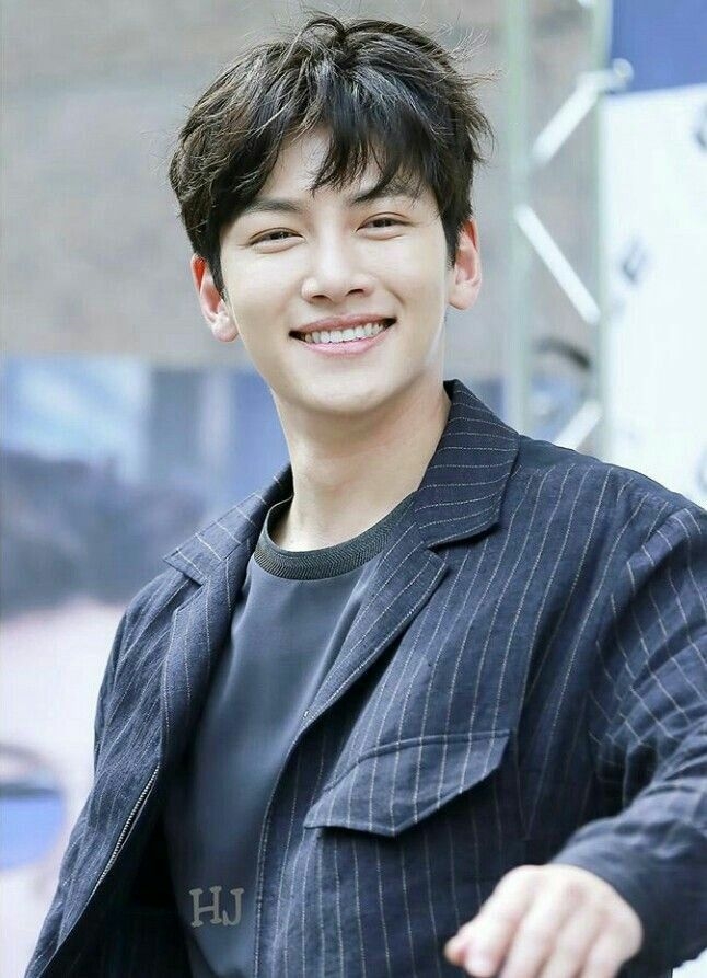 Lee Min Ho, Song Joong Ki và các sao nam Hàn cười ngọt ngào nhất