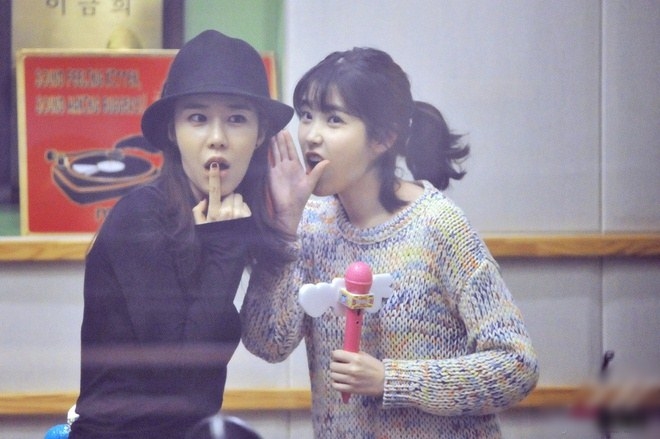 IU - Yoo In Na: Cặp bạn thân 8 năm hiếm có của showbiz Hàn