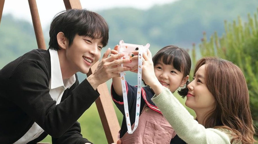 Seo Ye Ji, Lee Jun Ki hoá vai 'điên nữ, khùng nam' trên màn ảnh 2020