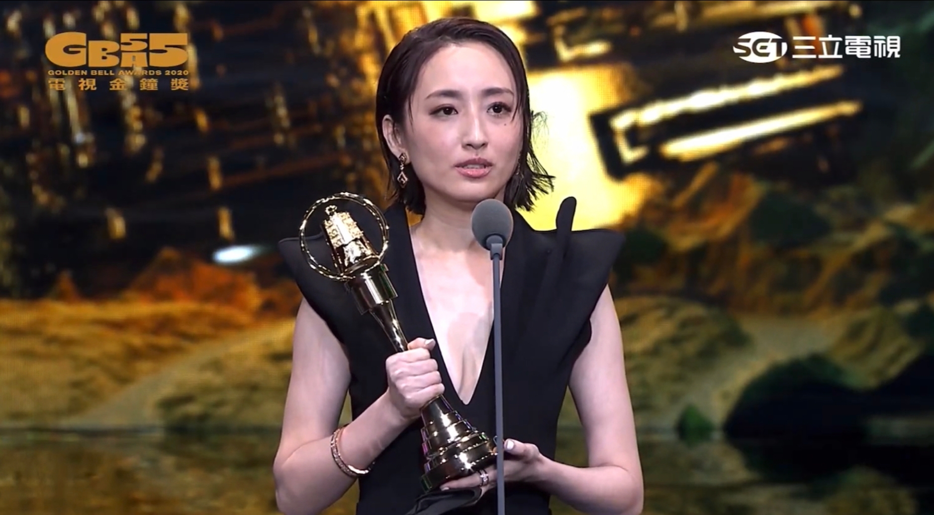 Muốn Gặp Anh thắng lớn tại Kim Chung, Kha Giai Yến lên ngôi Thị hậu