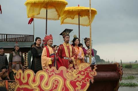 Quỳnh Hoa Nhất Dạ, Kiều và loạt phim Việt gây tranh cãi về trang phục