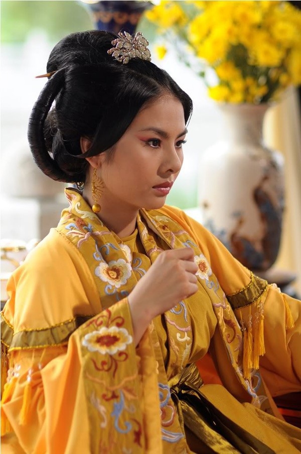 Quỳnh Hoa Nhất Dạ, Kiều và loạt phim Việt gây tranh cãi về trang phục
