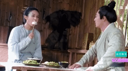 Cười bò vì loạt tình huống 'giả trân' trong phim Trung