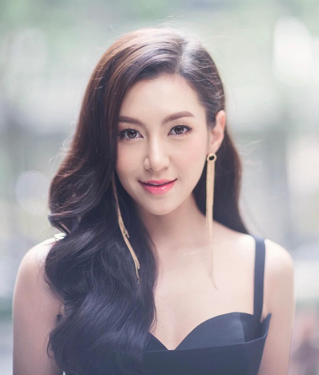 Bella Ranee, Taew Natapohn và loạt mỹ nữ Thái đẹp đôi với mọi bạn diễn