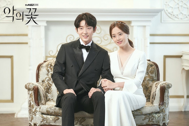 Lee Jun Ki tiết lộ Moon Chae Won là động lực để nhận 'Flower Of Evil'