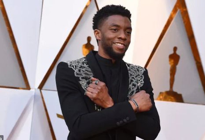 Chadwick Boseman được ca ngợi khi trích thù lao cho bạn diễn dù bị ốm