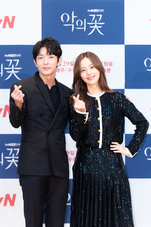 Lee Jun Ki tiết lộ Moon Chae Won là động lực để nhận 'Flower Of Evil'