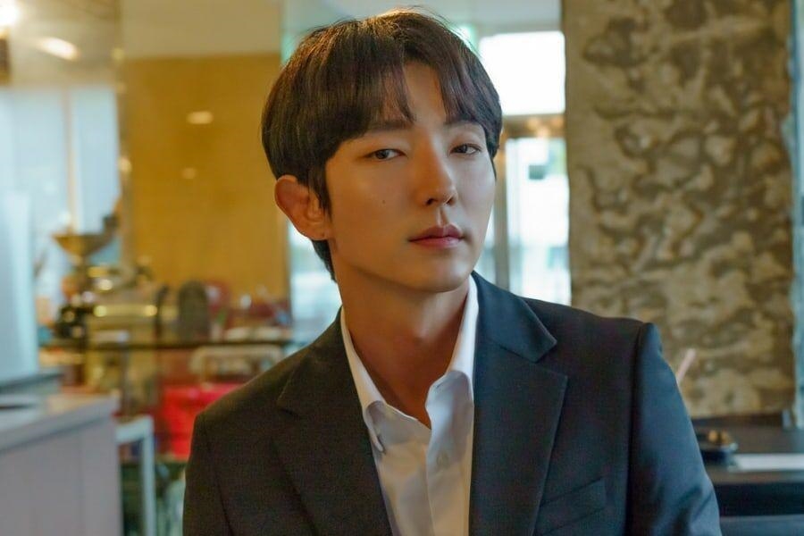 Lee Jun Ki tiết lộ Moon Chae Won là động lực để nhận 'Flower Of Evil'
