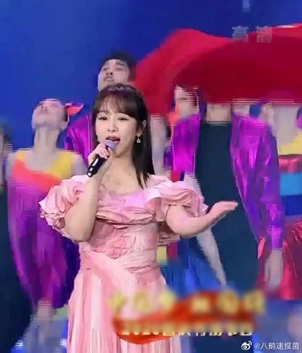 Dương Tử lép vế khi diện váy giống Hồ Ngọc Hà