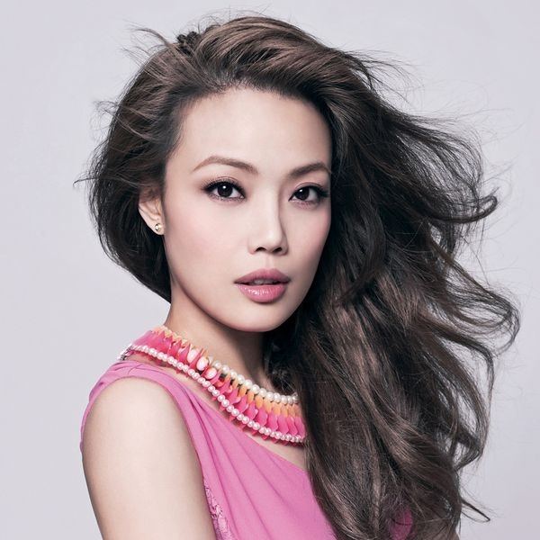 Dương Tử, Thành Long và những sao Hoa ngữ từng bị chê bai nhan sắc