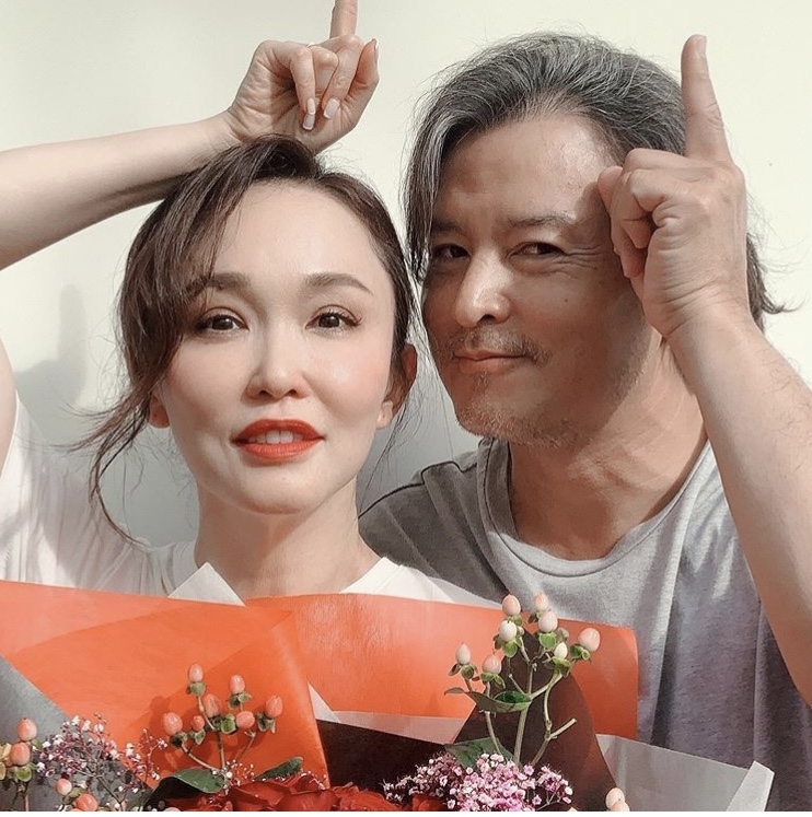 Lý Minh Thuận già nua bên Phạm Văn Phương trong ảnh 11 năm ngày cưới