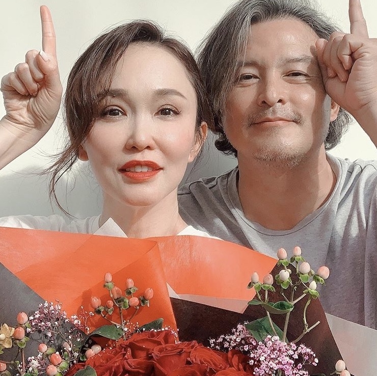 Lý Minh Thuận già nua bên Phạm Văn Phương trong ảnh 11 năm ngày cưới