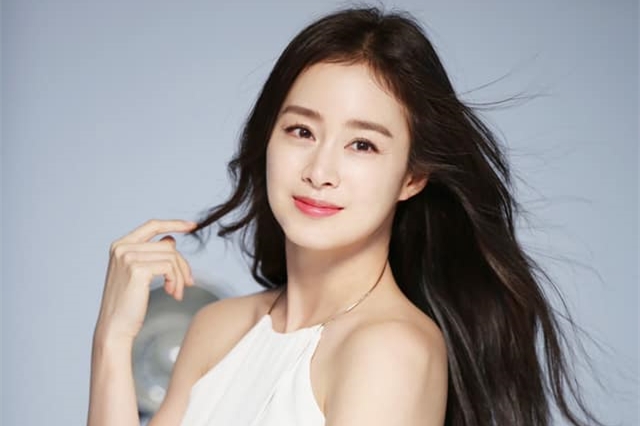 Son Ye Jin và loạt 'tượng đài nhan sắc' Kbiz đẹp từ nhỏ đến lớn