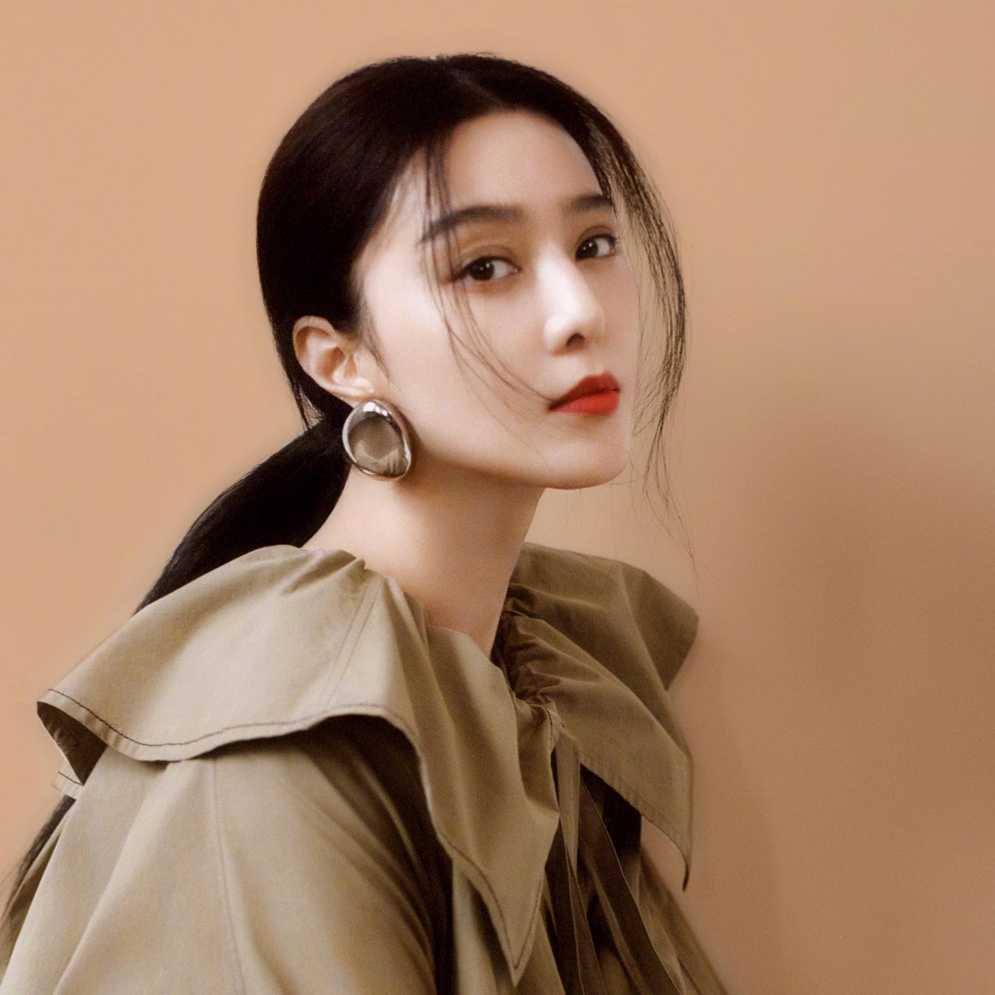 Dương Mịch và loạt sao Cbiz đổ xô đi livestream bán hàng online