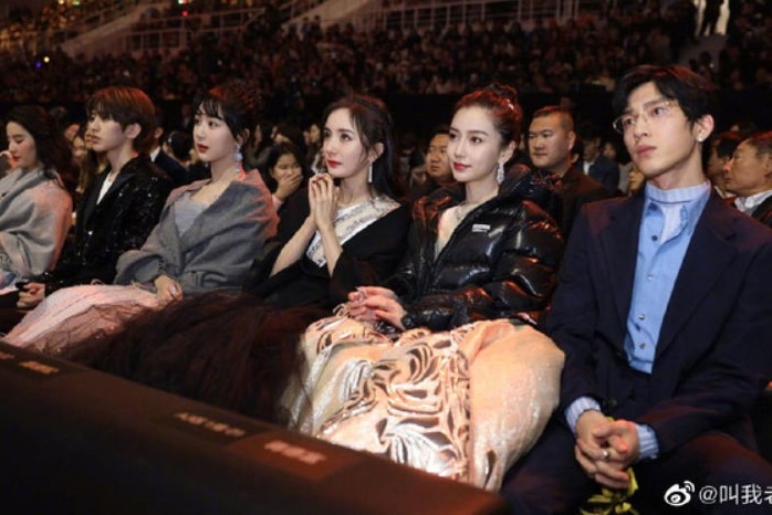Dương Mịch, AngelaBaby và dàn sao Cbiz hết thời nhận cát xê trăm tỷ