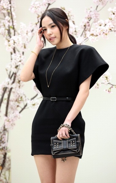 Min Hyo Rin, Son Dam Bi và loạt sao nữ mặc kém duyên khi đi ăn cưới