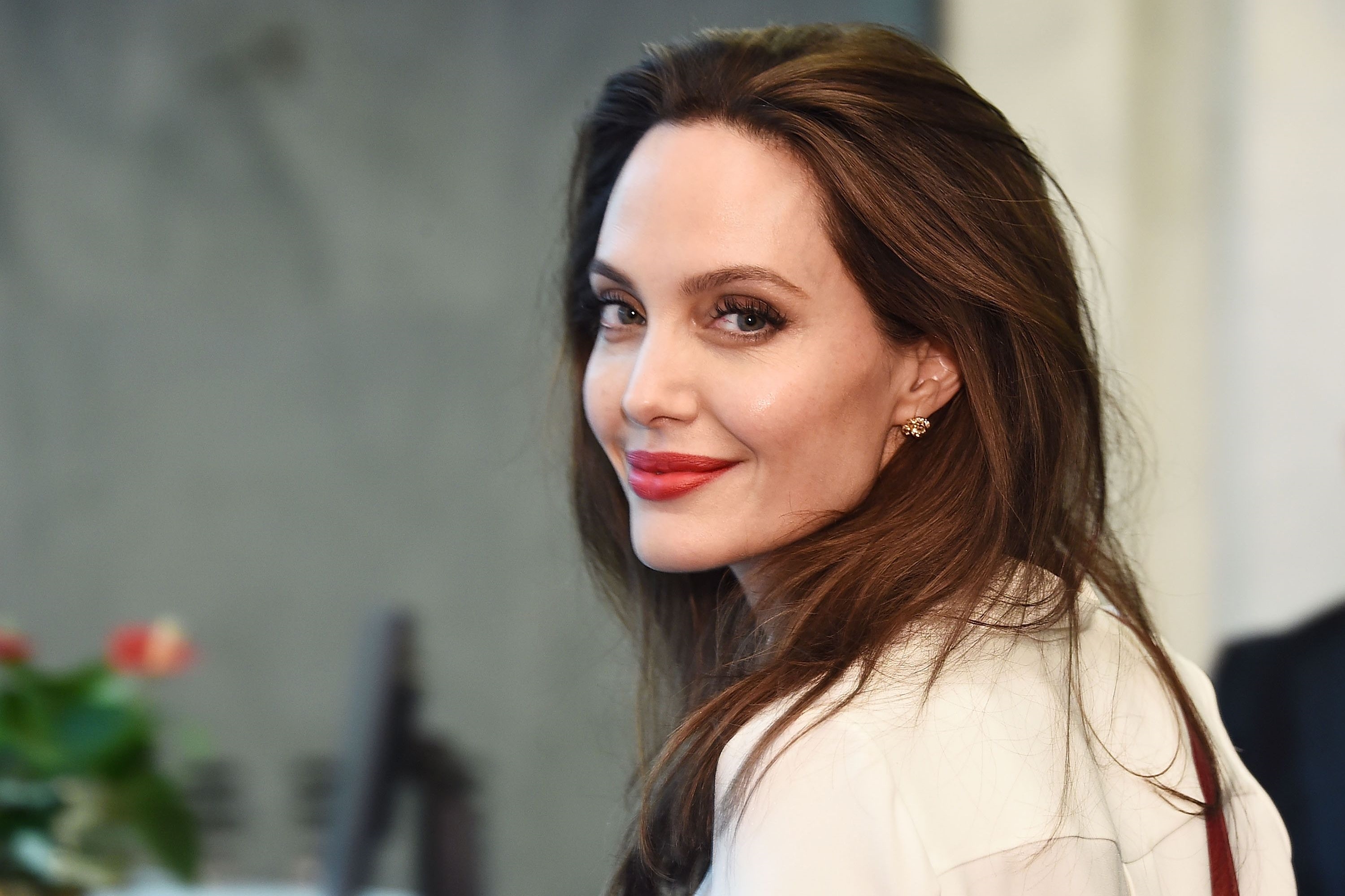 Angelina Jolie và những sao nữ được trả cát-xê cao nhất năm 2020