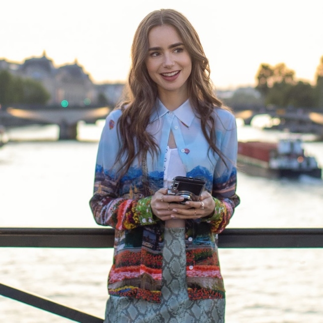 'Emily In Paris' tạo nên cơn sốt mới dù nội dung bị chê tơi bời