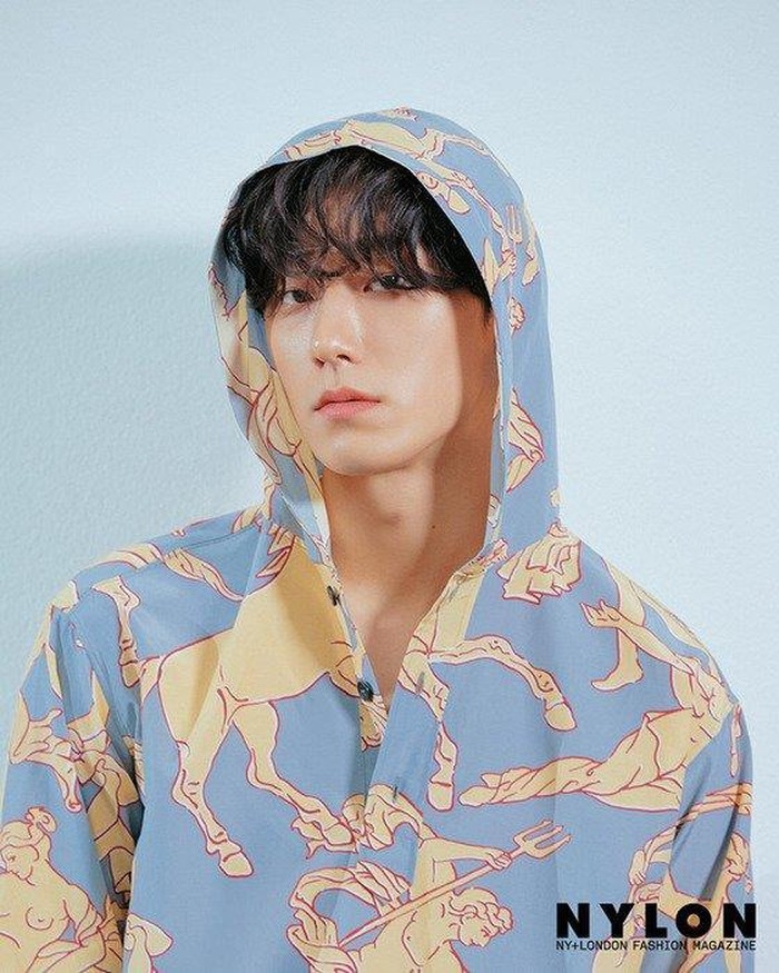 Lee Do Hyun làm việc để trả nợ cho gia đình và nuôi em thiểu năng