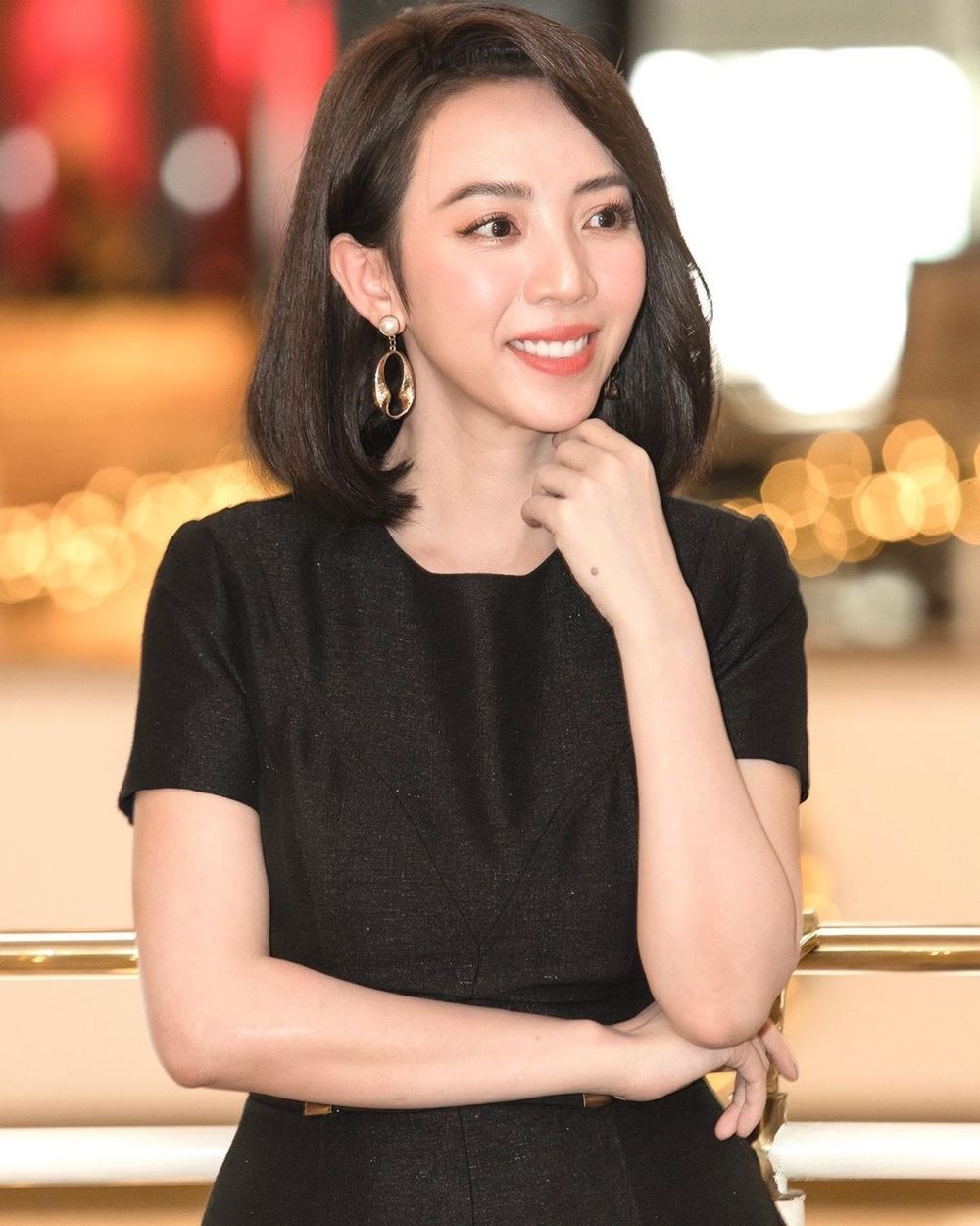 Mỹ nhân Việt bị chê bai ngoại hình: Miu Lê đổ bệnh vì giảm cân