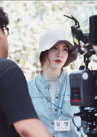 Goo Hye Sun tung bộ ảnh rạng rỡ trong bộ váy cưới sau ly hôn