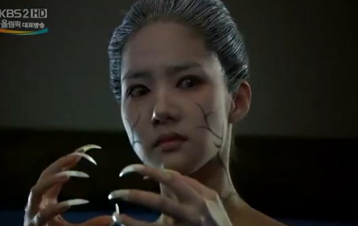 Địch Lệ Nhiệt Ba, Park Min Young và hội hồ ly trong phim Hoa - Hàn