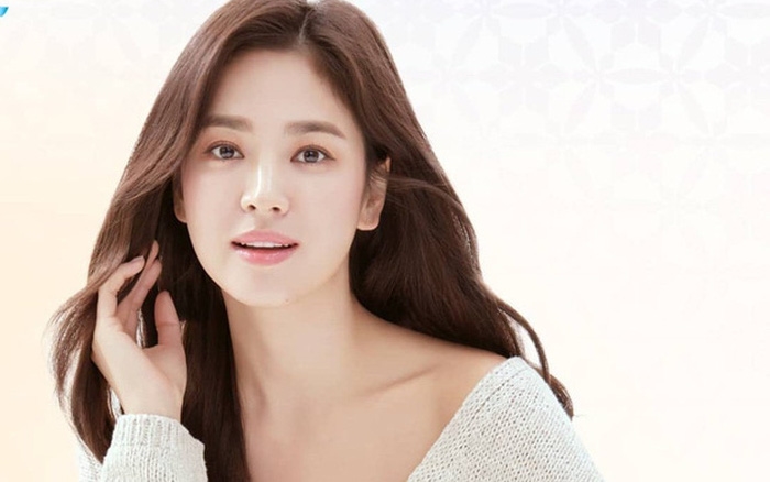 Song Hye Kyo khoe chân nuột nà cuốn hút trong ảnh mới