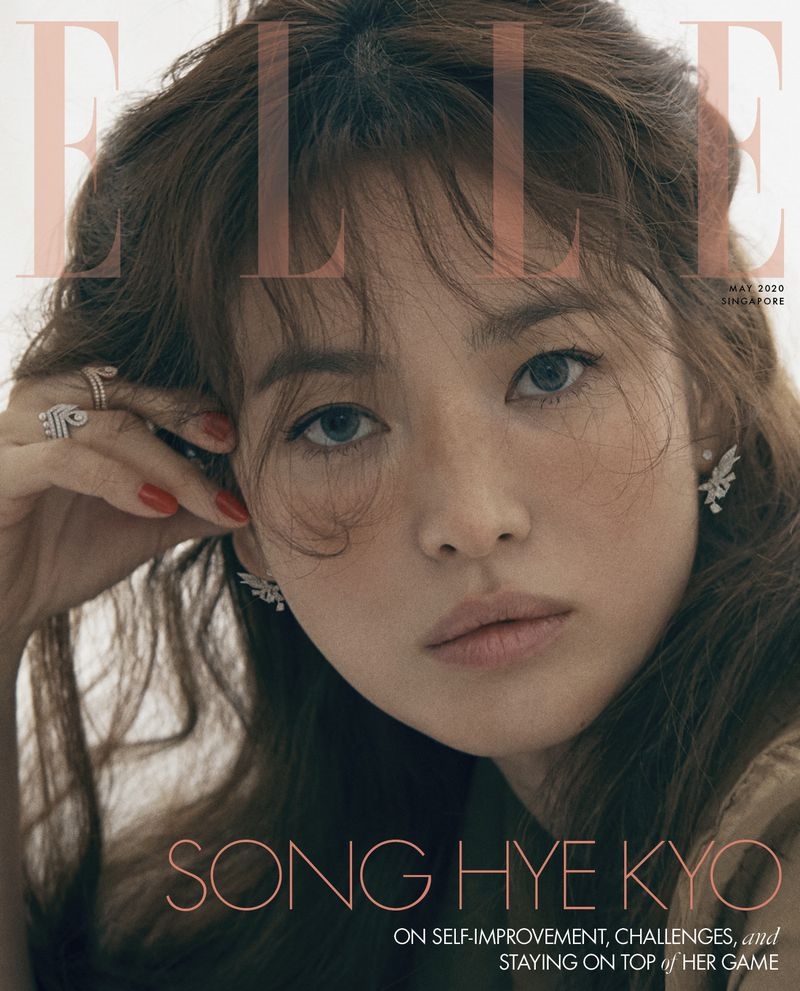 Song Hye Kyo khoe chân nuột nà cuốn hút trong ảnh mới