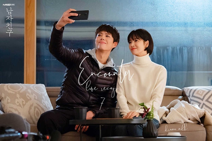 Song Hye Kyo khoe chân nuột nà cuốn hút trong ảnh mới