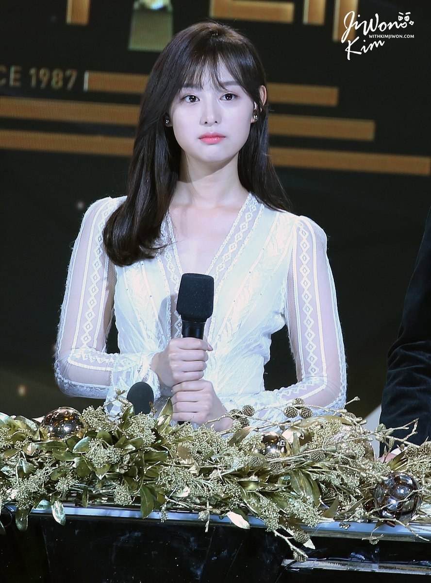 Kim Ji Won tròn 28 tuổi với sự nghiệp hứa hẹn trở thành nữ thần Kbiz