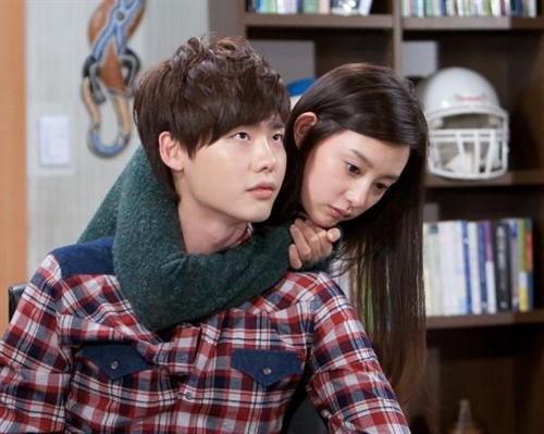 Kim Ji Won tròn 28 tuổi với sự nghiệp hứa hẹn trở thành nữ thần Kbiz