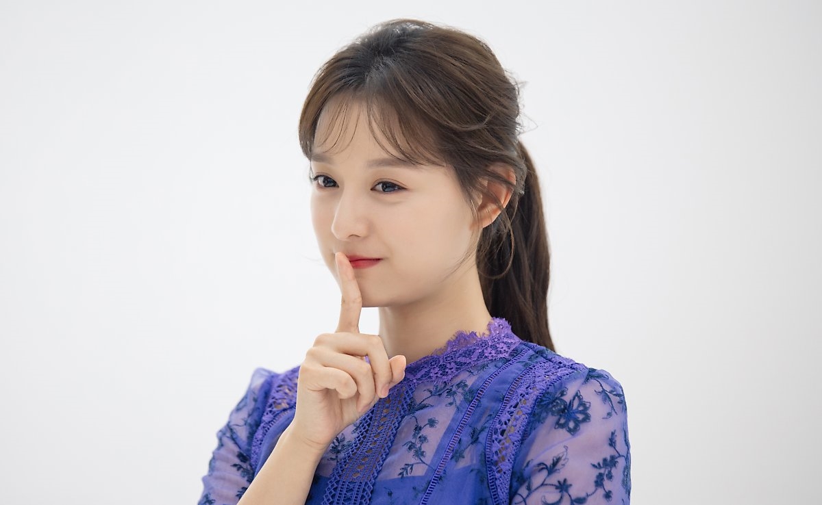 Kim Ji Won tròn 28 tuổi với sự nghiệp hứa hẹn trở thành nữ thần Kbiz