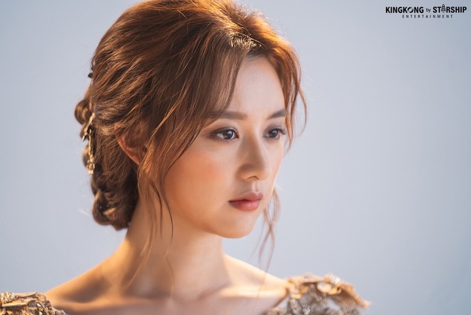 Kim Ji Won tròn 28 tuổi với sự nghiệp hứa hẹn trở thành nữ thần Kbiz