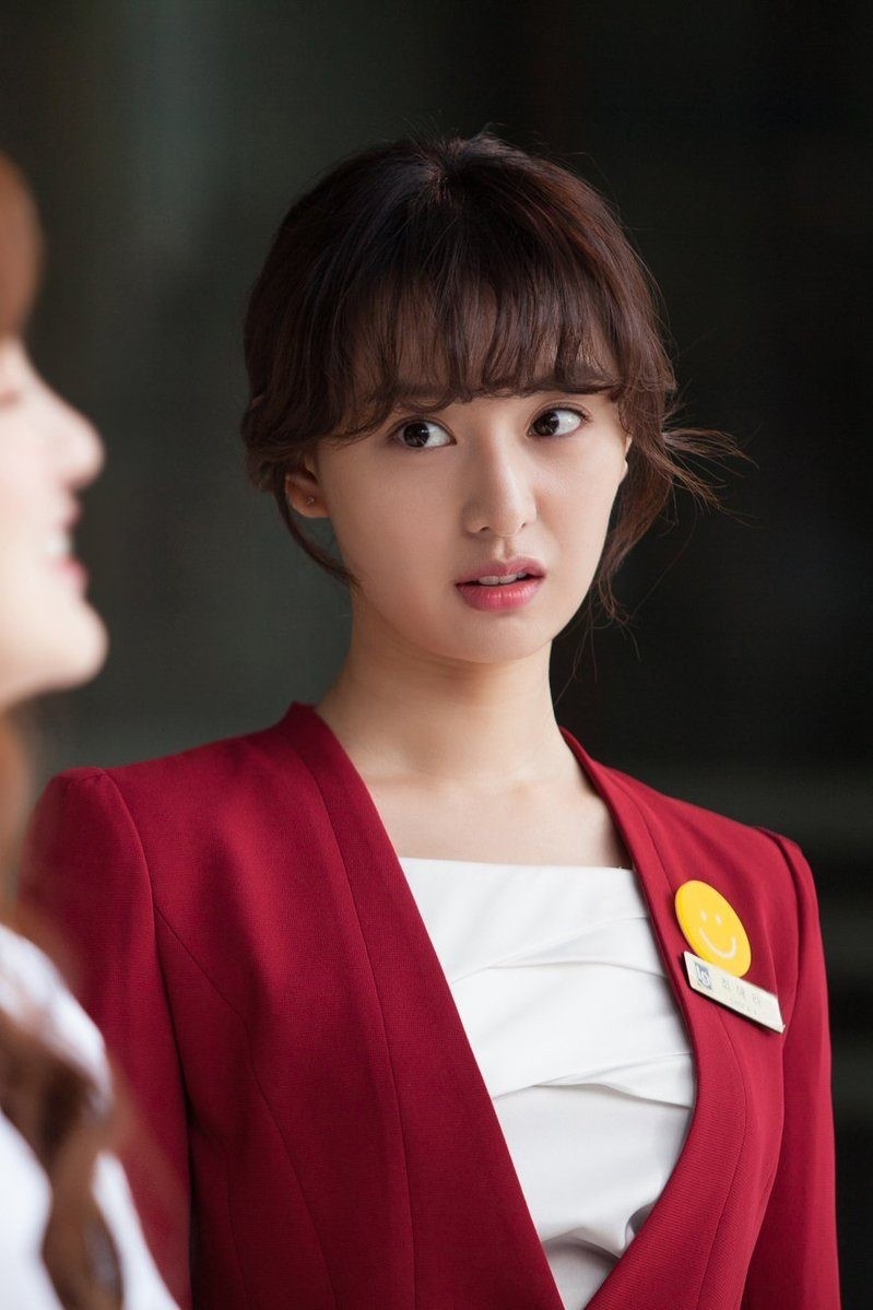 Kim Ji Won tròn 28 tuổi với sự nghiệp hứa hẹn trở thành nữ thần Kbiz