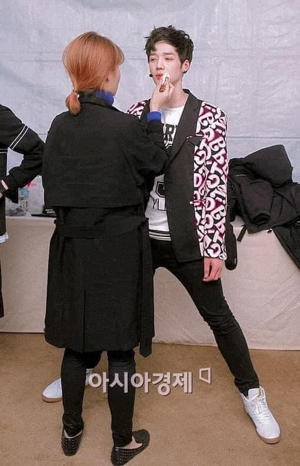 Lee Jong Suk và các mỹ nam chân dài Hàn cực hài hước khi trang điểm