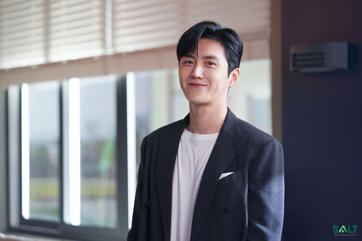Kim Seon Ho gây ấn tượng với vai nam phụ trong 'Start-Up'
