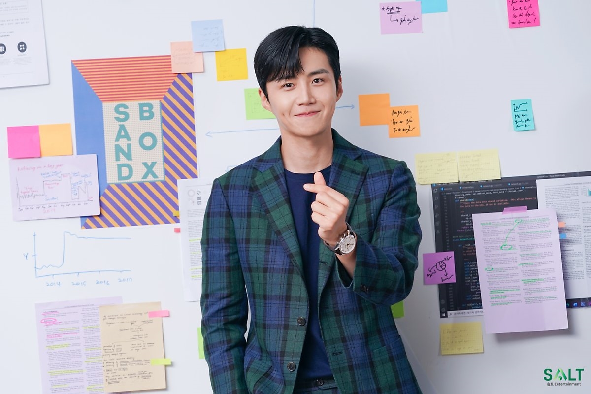Kim Seon Ho gây ấn tượng với vai nam phụ trong 'Start-Up'