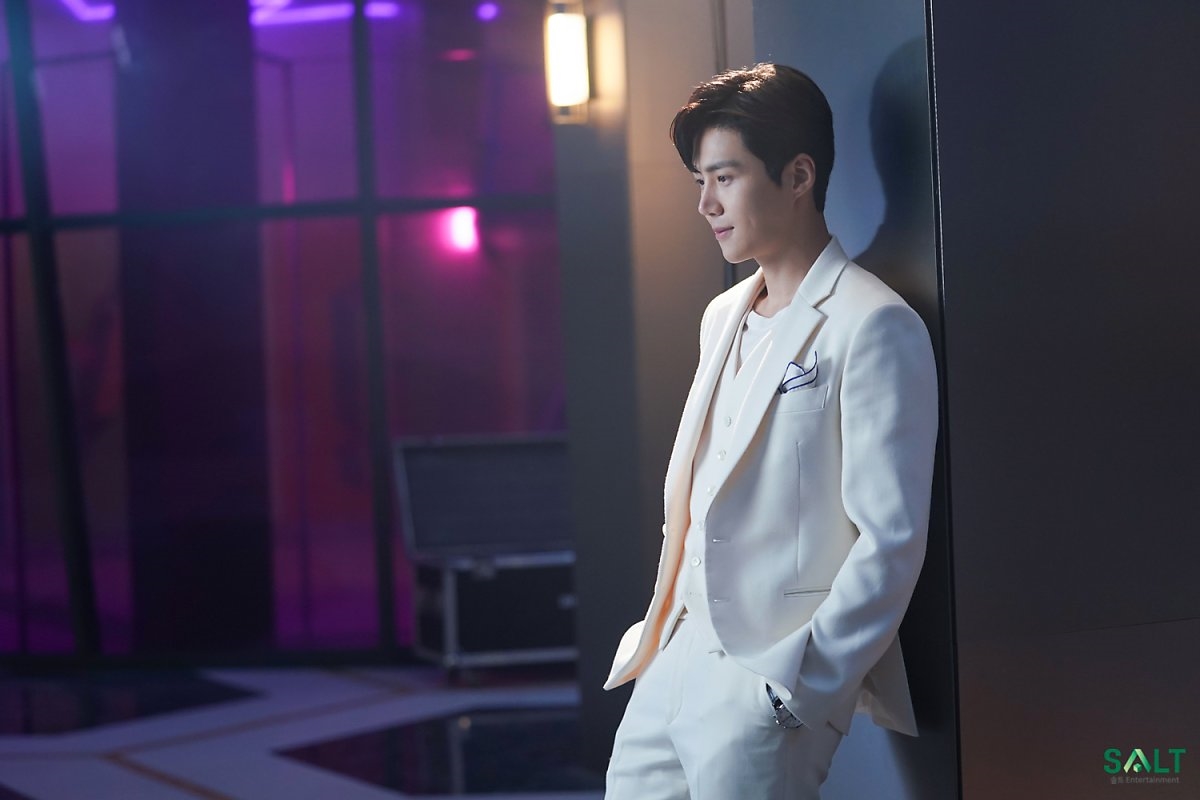 Kim Seon Ho gây ấn tượng với vai nam phụ trong 'Start-Up'