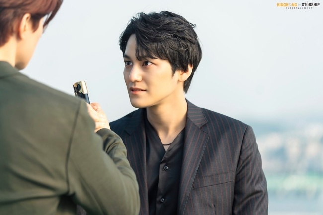 Lee Dong Wook & Kim Bum đẹp ma mị trong ảnh hậu trường 'Hồ Ly'